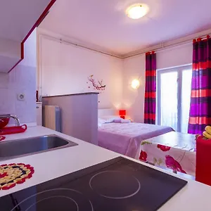  Apartment Lori