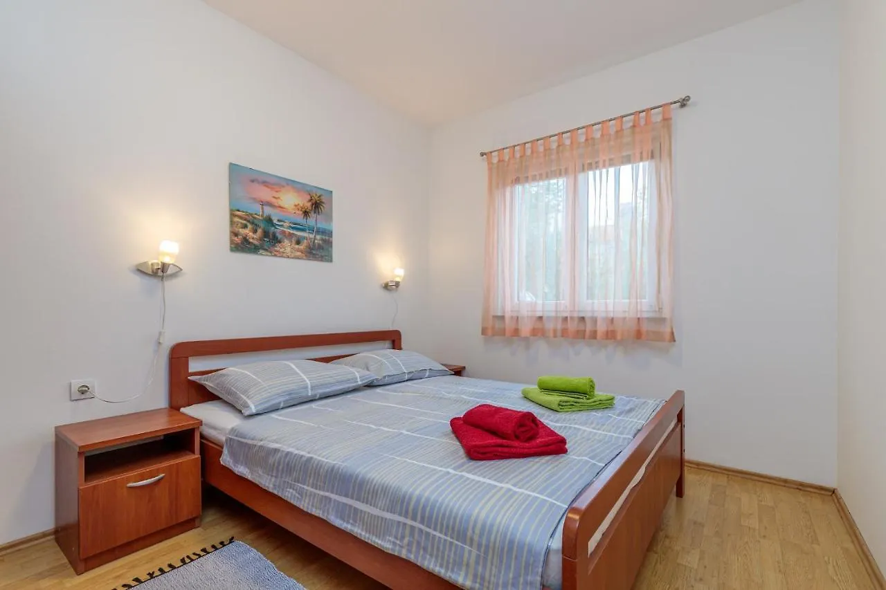 Apartments Alen Fazana