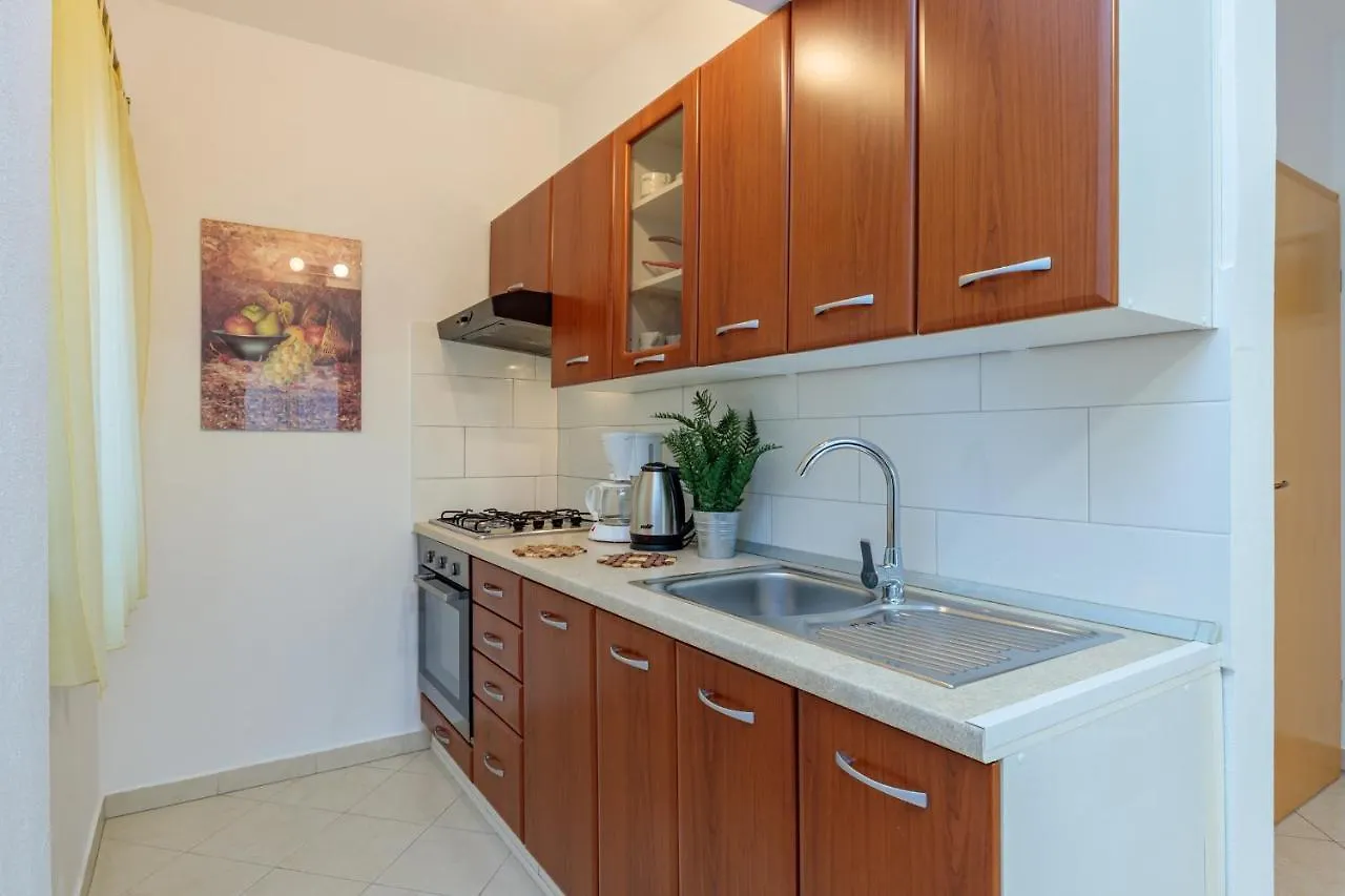 Apartments Alen Fazana