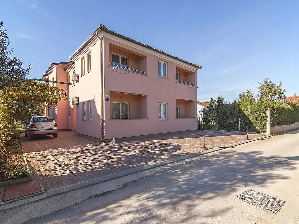 Apartments Alen Fazana