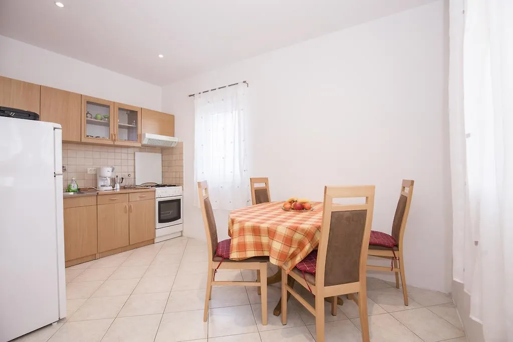 Apartments Alen Fazana