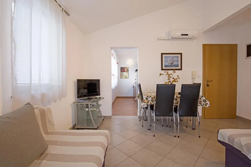 Apartments Alen Fazana 0*,  Croatia
