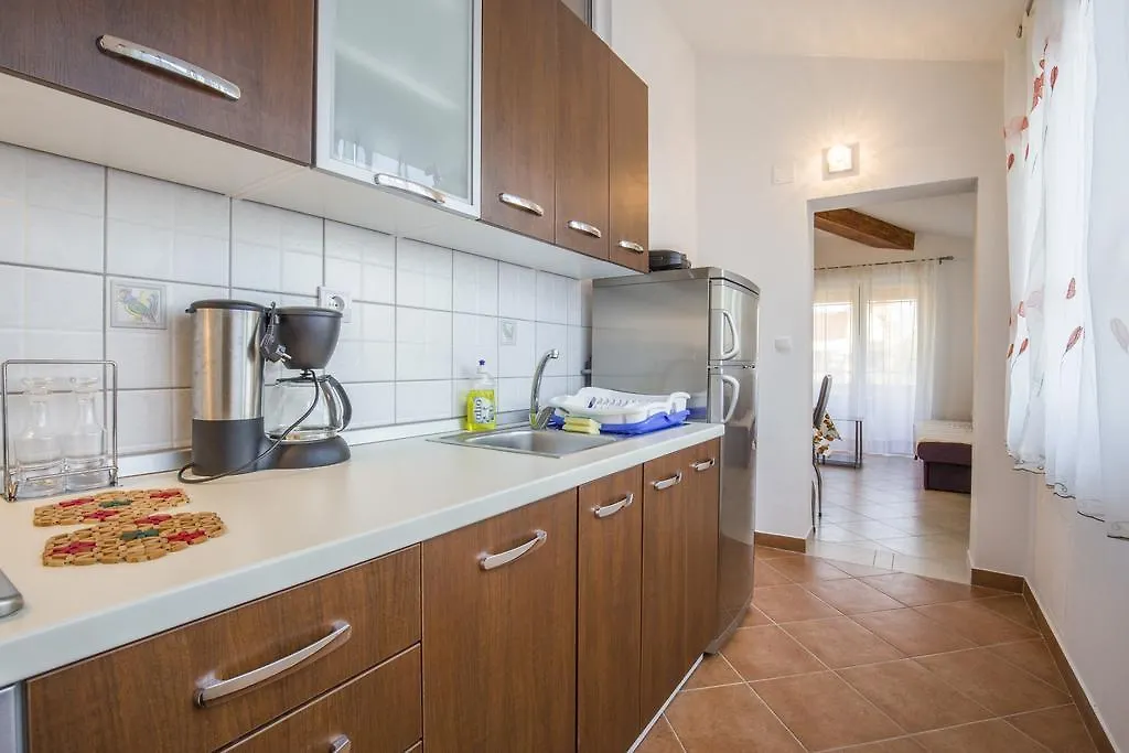 Apartments Alen Fazana